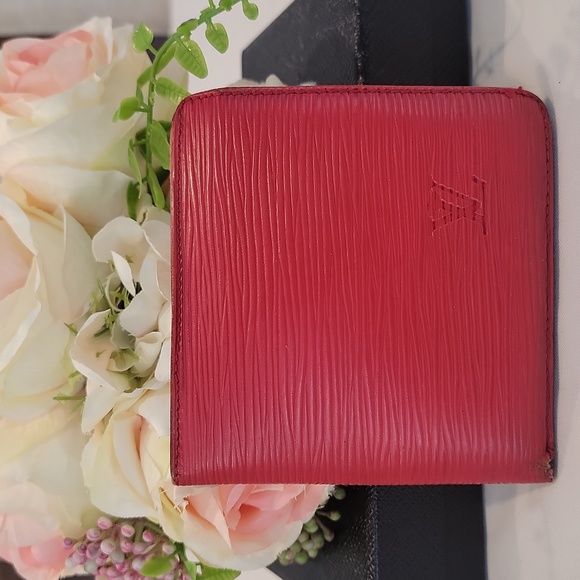 Authentic Louis Vuitton Epi mens wallet - Picture 1 of 11